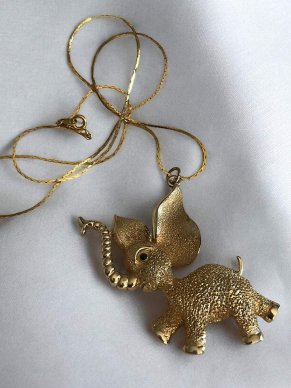 Vintage 1960’s Mid Century Gold Lucky Elephant Pendant Necklace